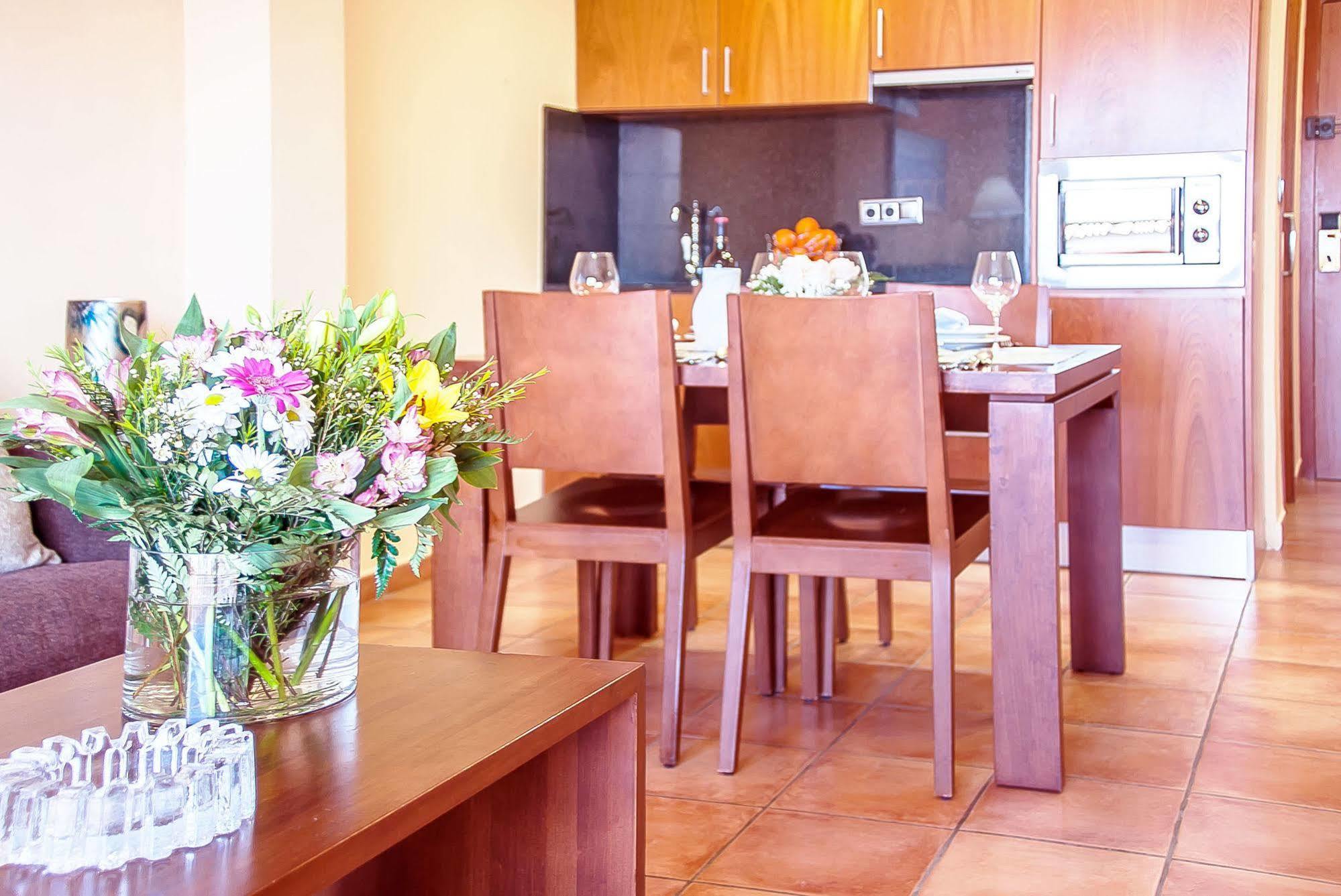 Ona Ogisaka Garden Aparthotel 3*